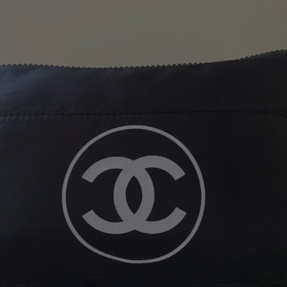 Brand New Chanel Black Puffy Padded Makeup Pouch/Clutch/iPAD Case (large size) - Picture 3 of 11